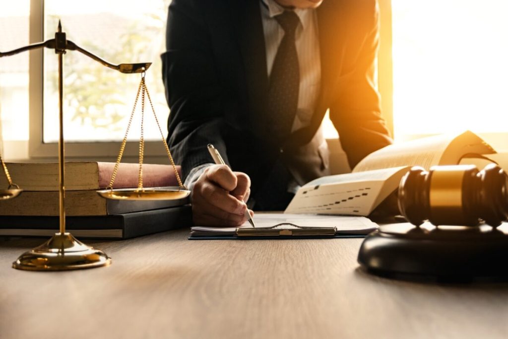 EXPERT LITIGATION LAWYERS SUPPORT FOR FOREIGN CLIENTS